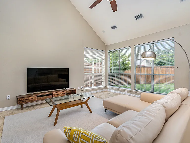 4417 Staten Island Dr — Photo 5