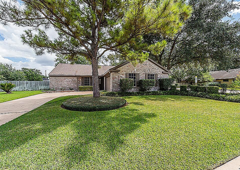 1st image of 8102 Pine Falls Dr