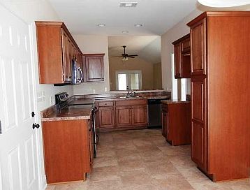 2nd image of 947 Tudor Ln