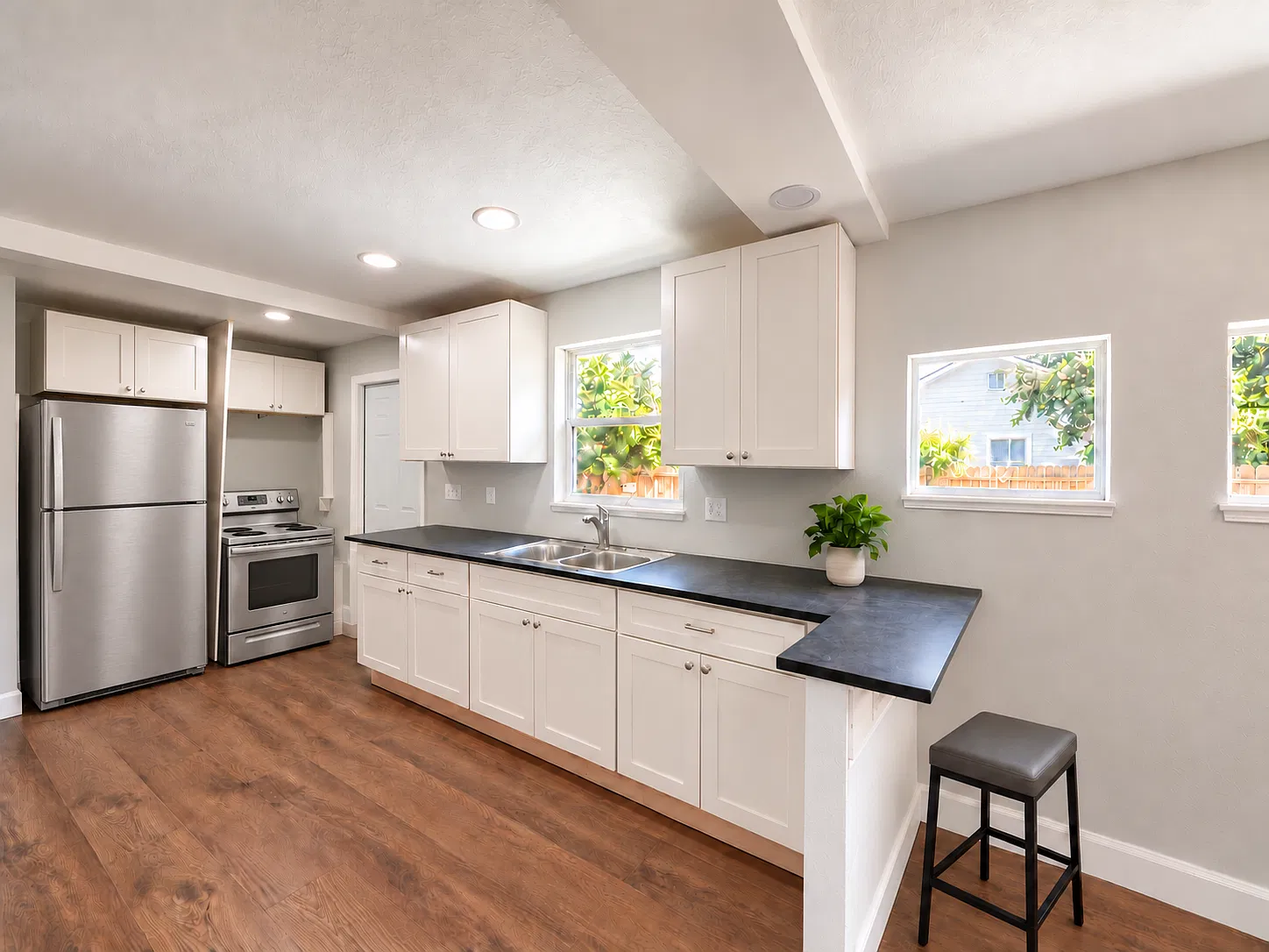 3 bed, 944 sqft, $2,295 — Photo 4