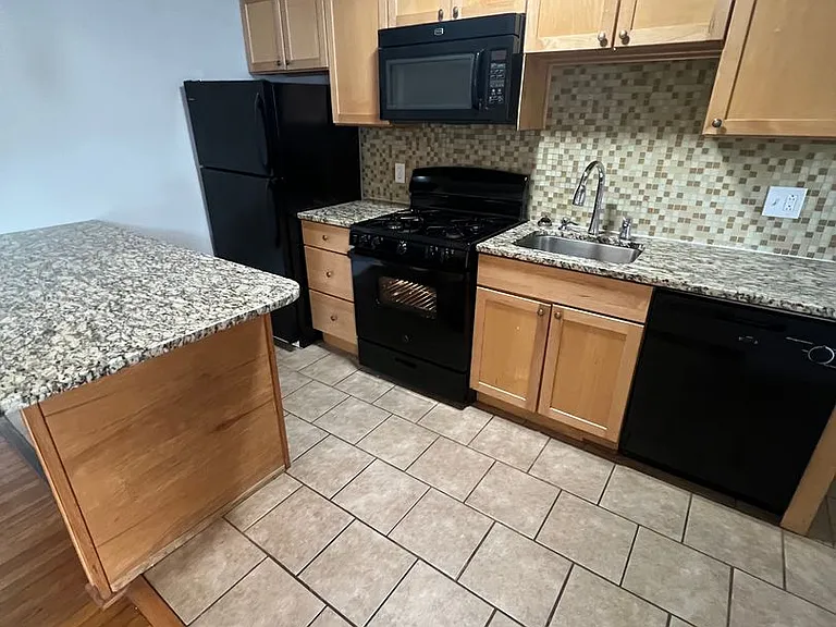 2676 Mayfield Rd — Photo 6