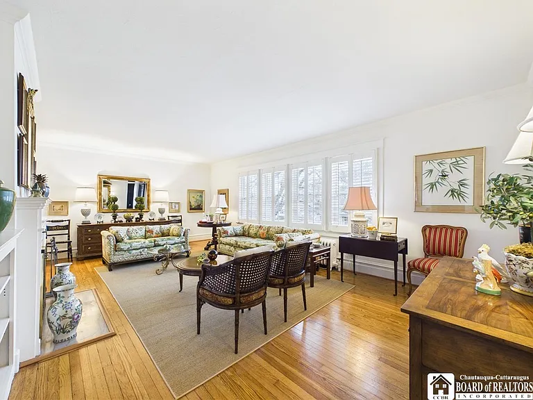 422 York St — Photo 3