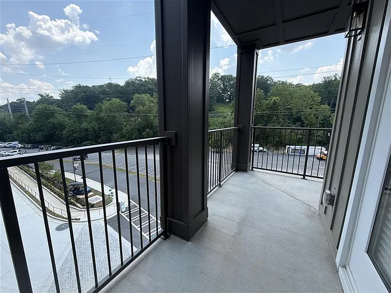 District on the Etowah Apartments — Photo 930