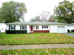 118 Pine Tree Ln, Rochester, NY 14617