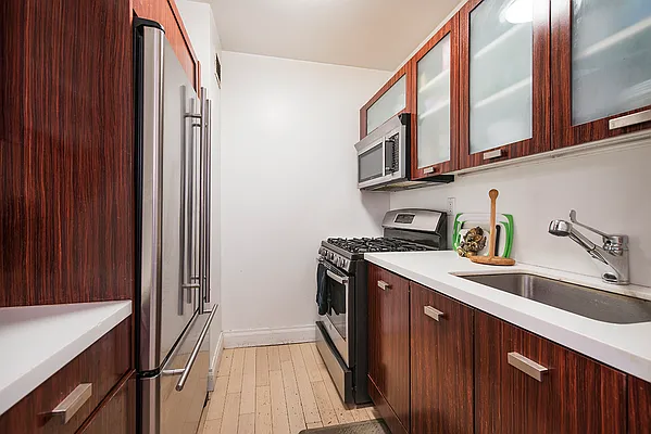 Rented by R New York | media 11