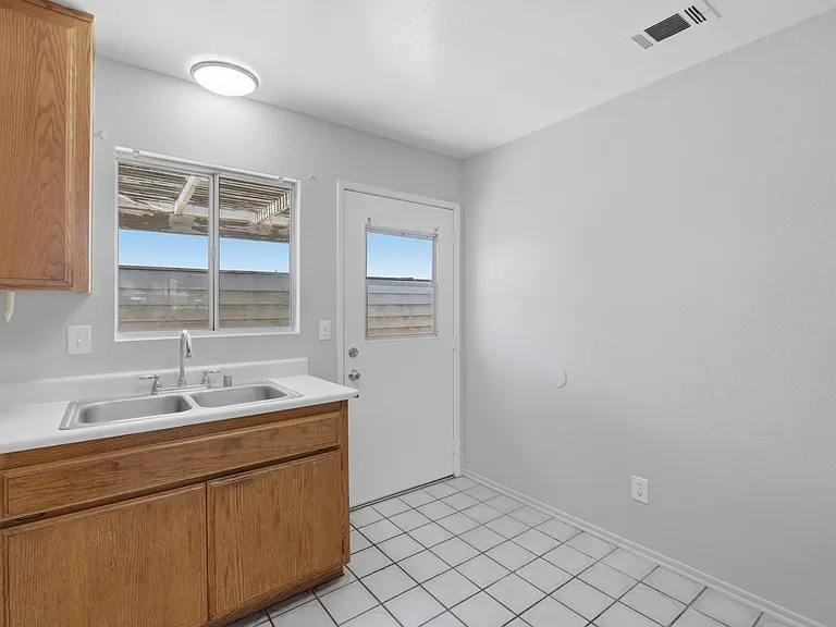 21911 Arapahoe Ave #6 — Photo 21