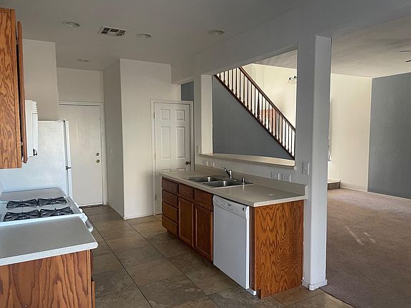 4th image of 485 Painted Sage Ct