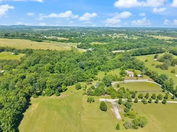 435 Angel Rd, Berea, KY 40403