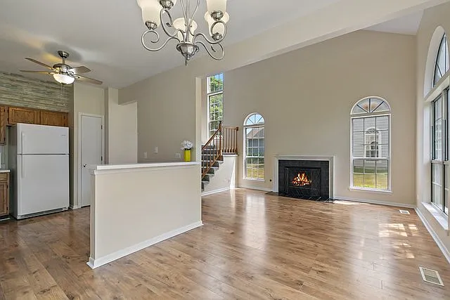 600 Woodhaven Dr — Photo 5