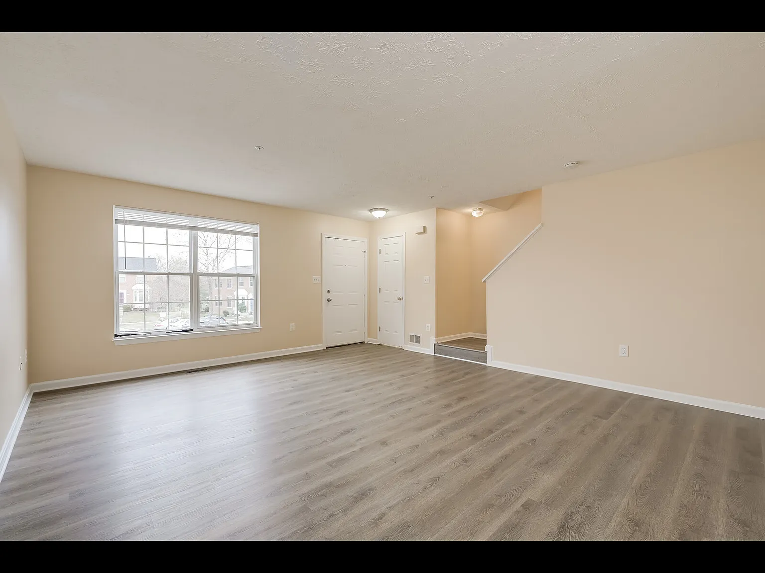 3 bed, 2.5 bath, 1570 sqft, $3,000 — Photo 4