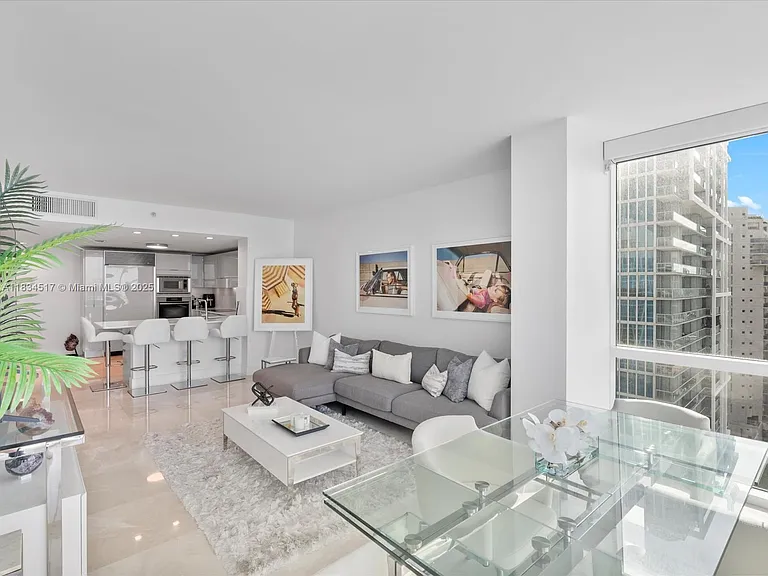 6801 Collins Ave #1402 — Photo 8