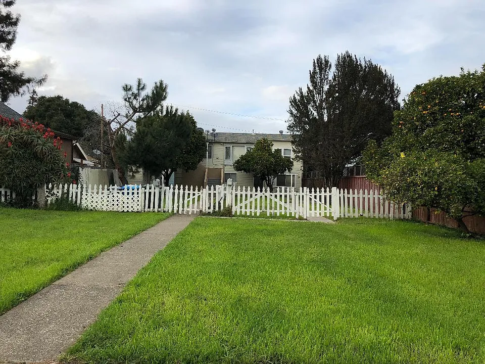 130 Illinois St #1