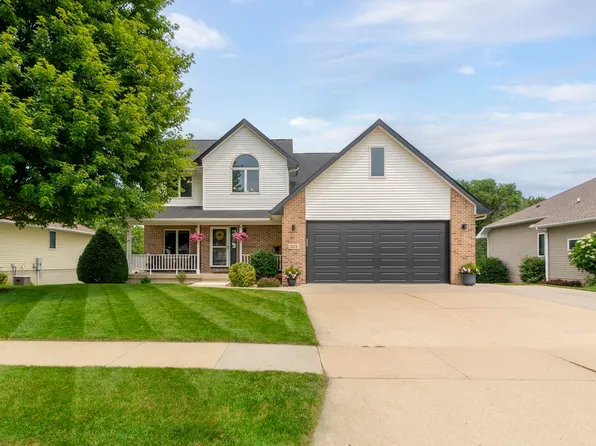 325 Alvarado Ave, Cedar Falls, IA 50613