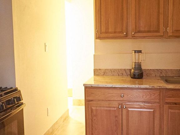 4th image of 530 Hobart Pl NW