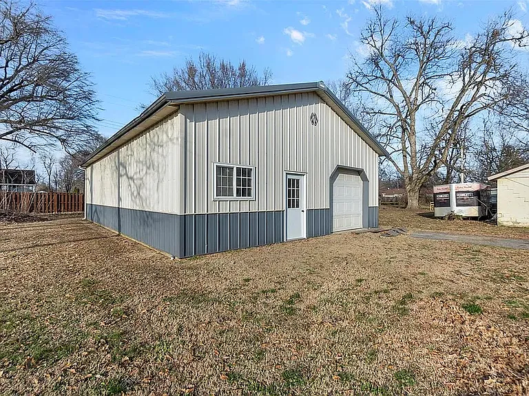 500 W Main St — Photo 13