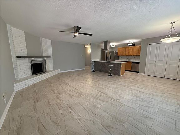 4th image of 615 Wandering Way Dr