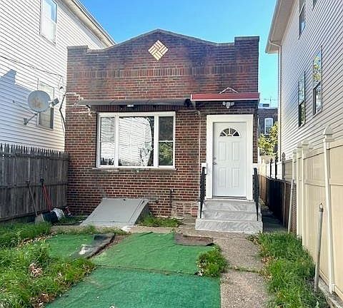 4th image of 60 Dales Ave
