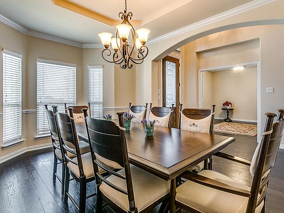 5th image of 202 Chateau Ave