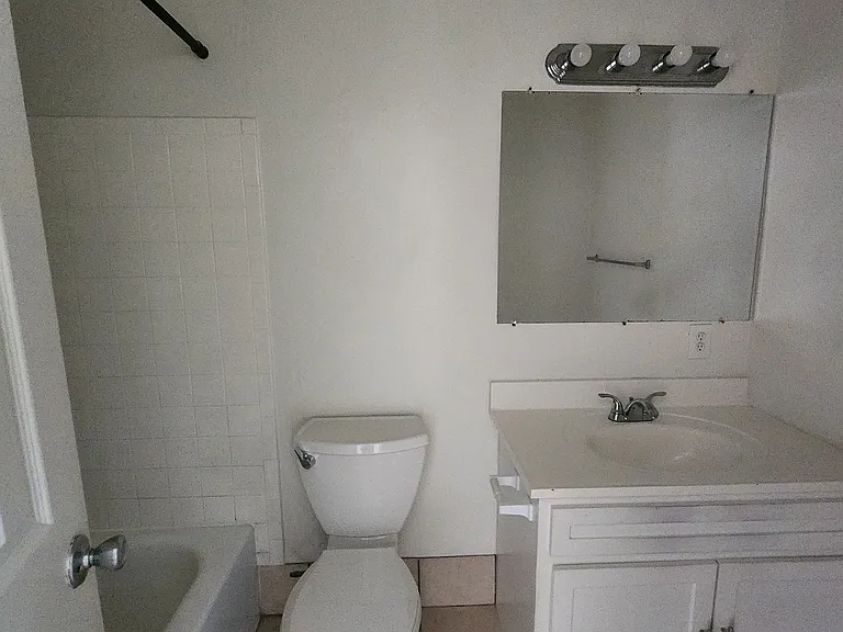 Welk Arms Apartments — Photo 9