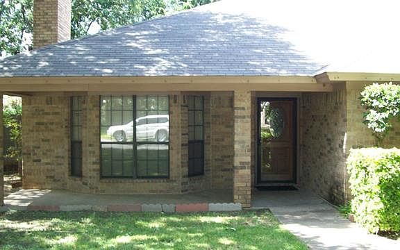 4th image of 2905 N Murco Dr