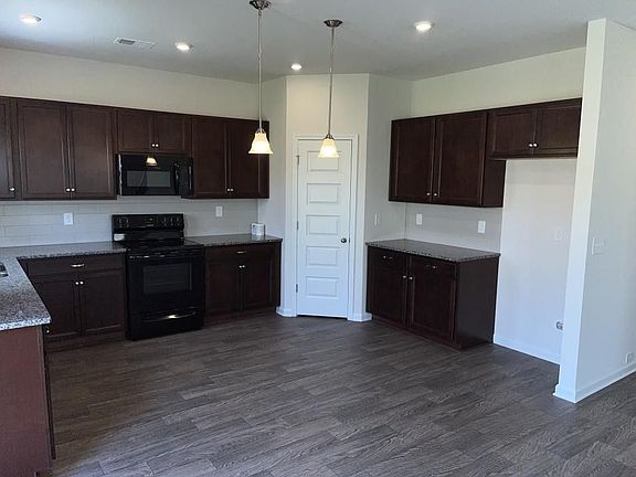 4th image of 115 Lyndhurst Dr