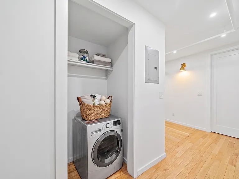 584 Myrtle Ave #1B — Photo 5