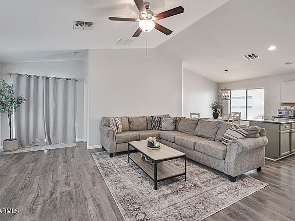 3rd image of 1353 E LESLIE Avenue