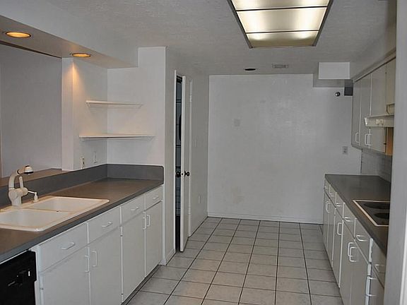 4th image of 1414 Walnut Bend Ln #118