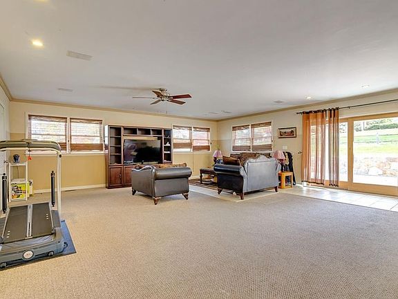 2nd image of 4 Heather Ln