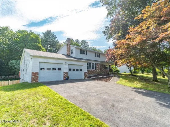 33 N Hill Drive, Ballston Lake, NY 12019