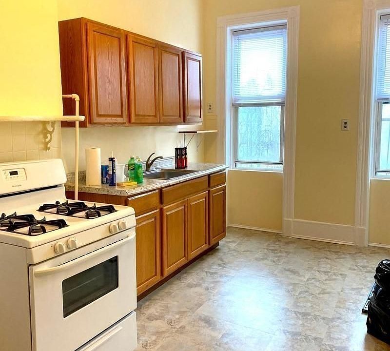 2nd image of 226 Kingsland Ave #2C
