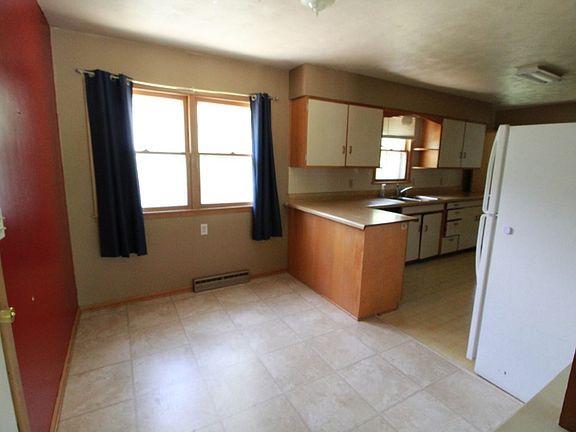 5th image of 209 S Bunker Hill Dr