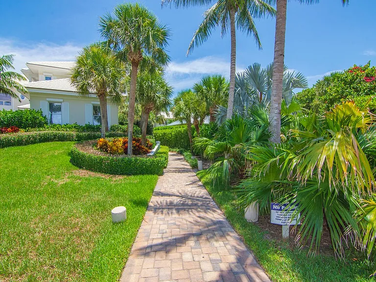 1575 Shorelands Dr E — Photo 33