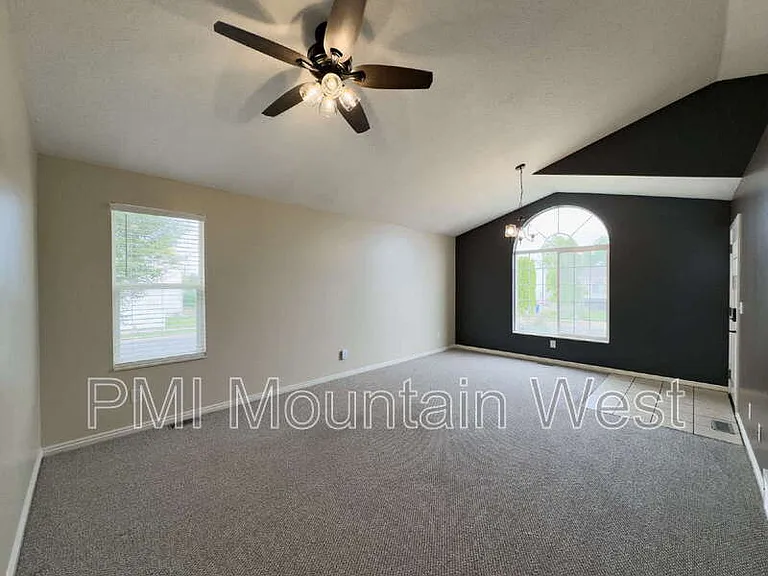 2419 W 1850 N — Photo 7