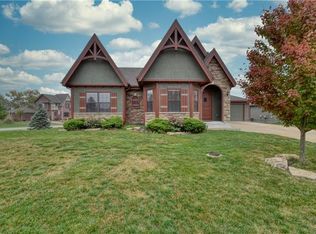 1228 SW Arborcrest Dr, Lees Summit, MO 64082