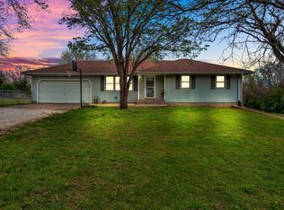 932 NW 82nd St, Topeka, KS 66618