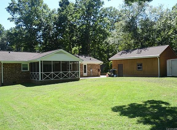 3rd image of 514 Holly Cir
