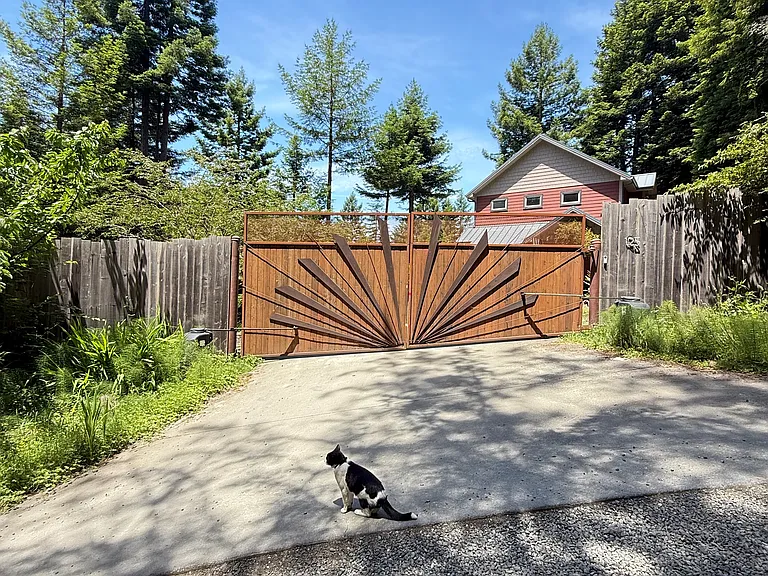 125 Garden Ln — Photo 2