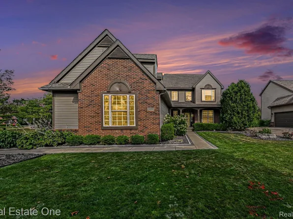 2095 Warbler Ct, Commerce Township, MI 48382