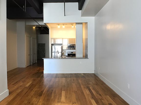3rd image of 41 Kosciuszko St APT 213