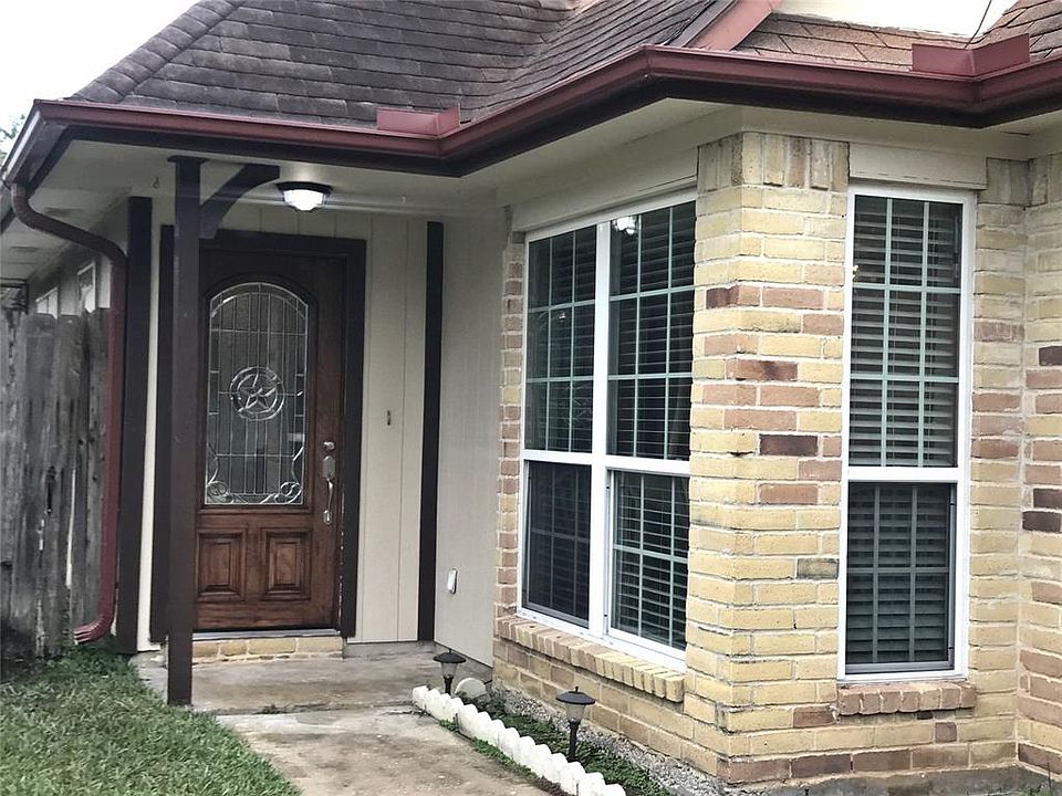 1st image of 10913 Olivewood Dr