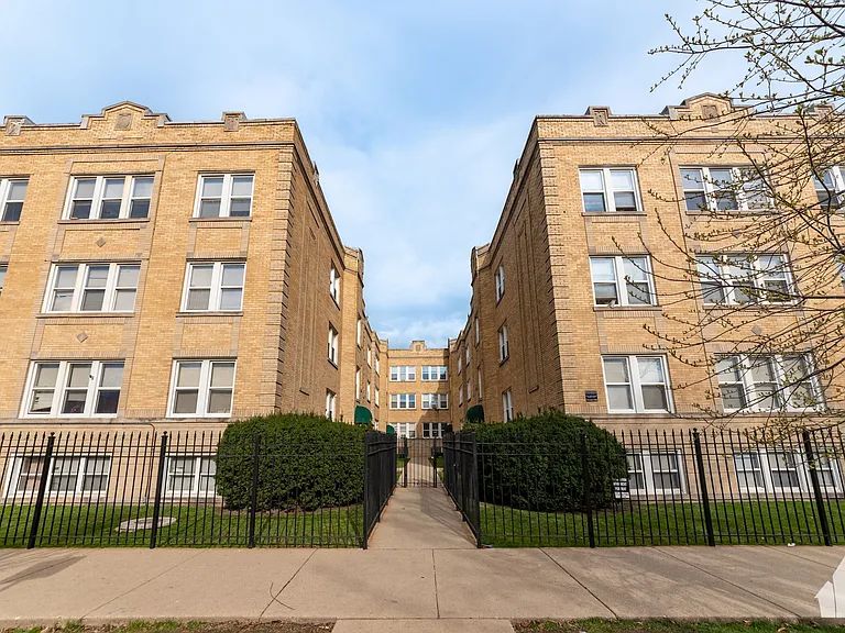4043 N Mozart St #47-2W — Photo 1