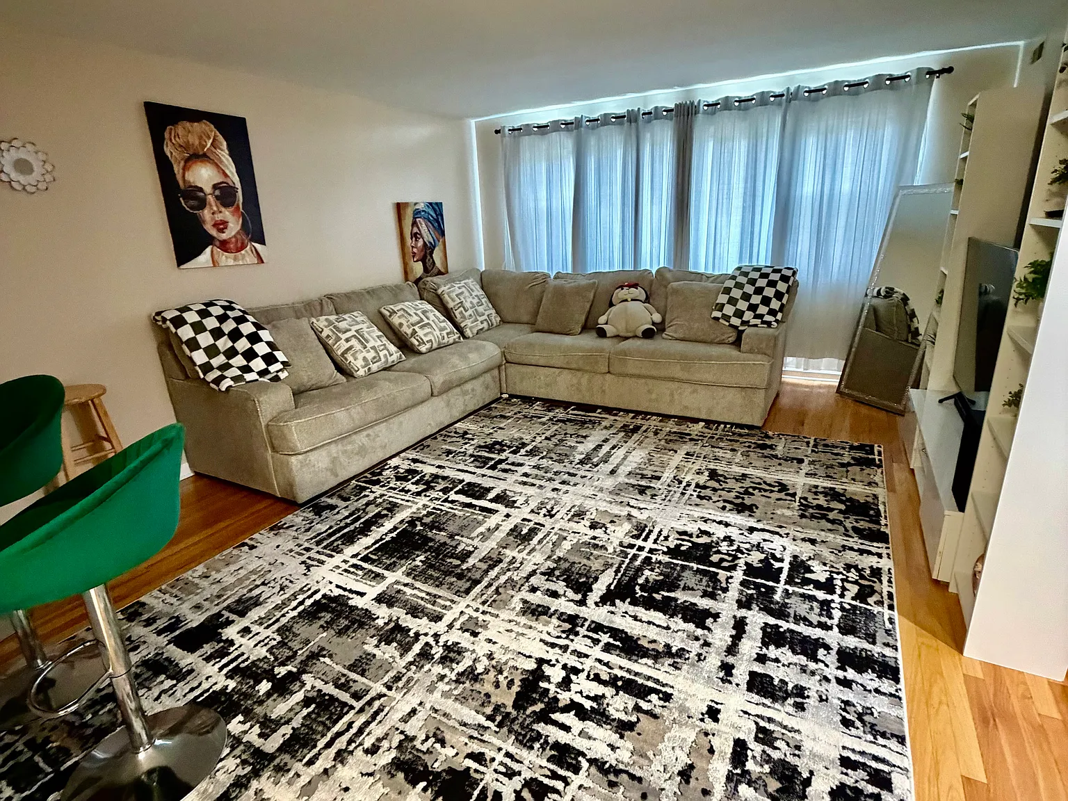 2 bed, 1000 sqft, $1,650 — Photo 3