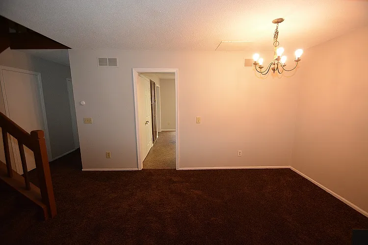 303 E Montcastle Dr — Photo 3