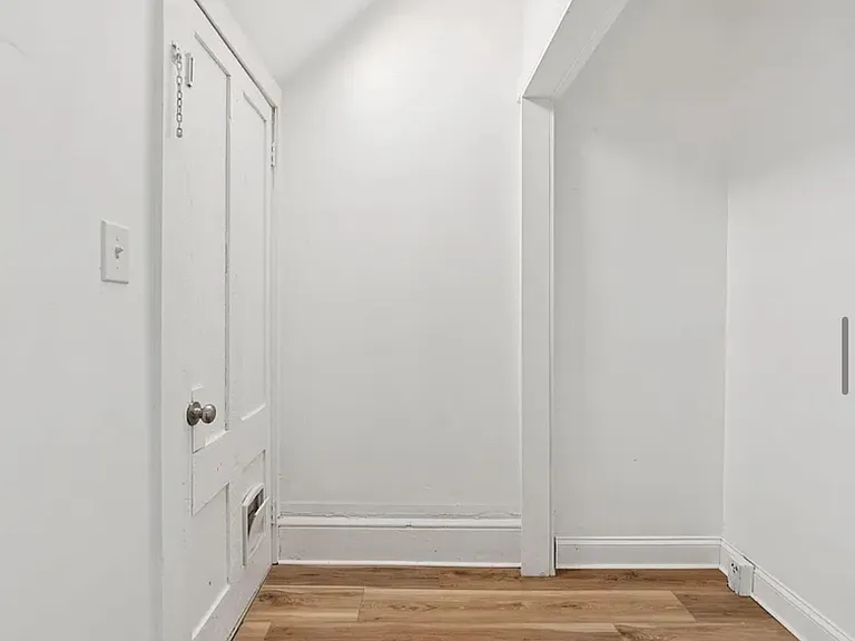 1099 Washington St — Photo 10
