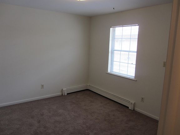5th image of 463 S Summit St APT 30