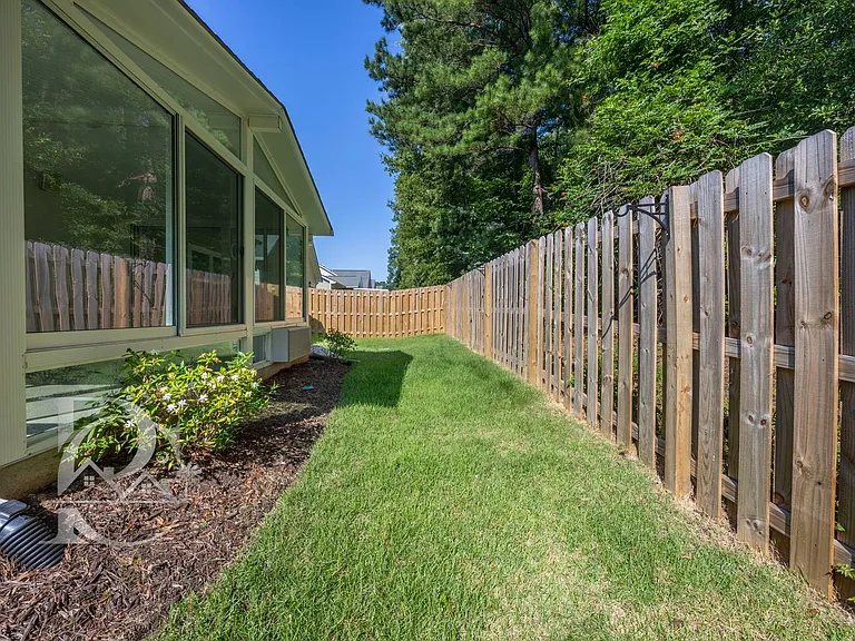 1039 Glencroft Dr — Photo 30