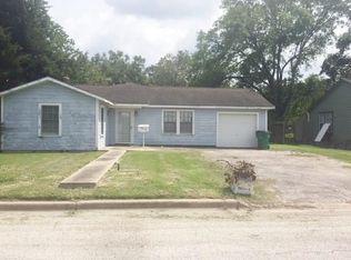 410 Franke St, El Campo, TX 77437