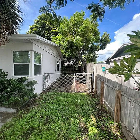 1573 NE 30th Ct — Photo 11