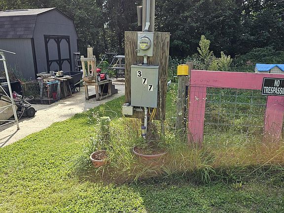 5th image of 377 S Stage Rd